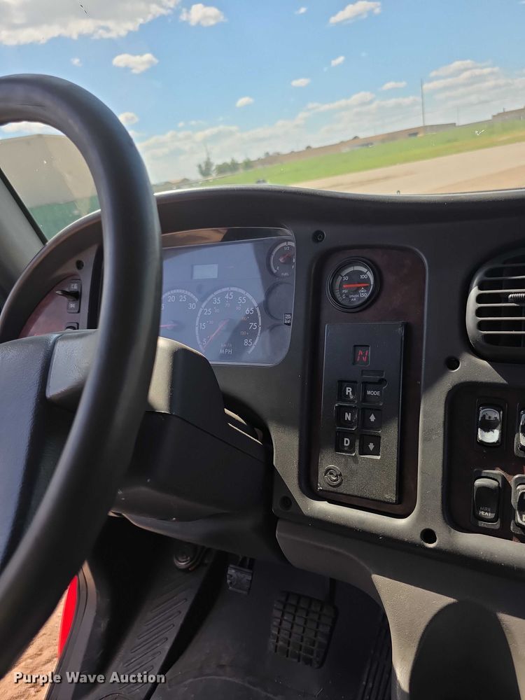 image for item FI0517 2006 Freightliner  ambulance