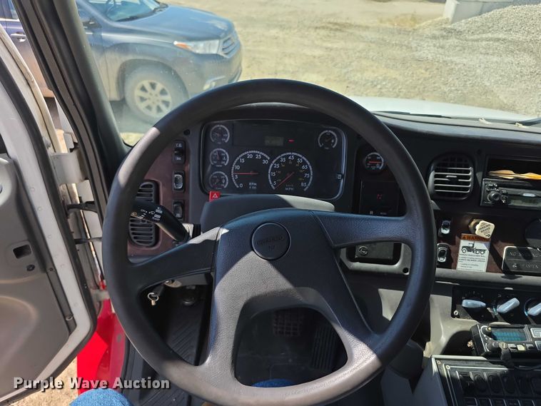 image for item FI0517 2006 Freightliner  ambulance