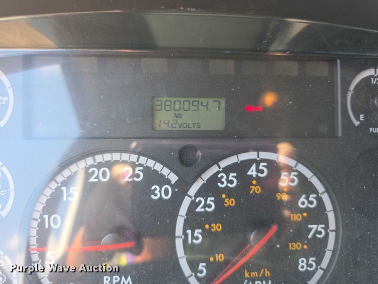 image for item FI0517 2006 Freightliner  ambulance