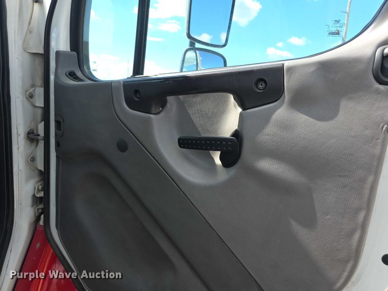 image for item FI0517 2006 Freightliner  ambulance