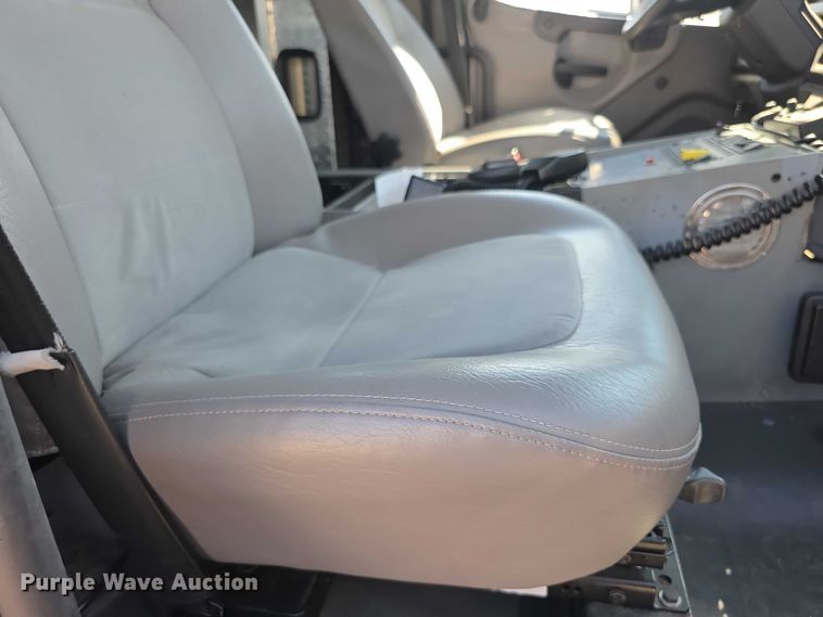 image for item FI0517 2006 Freightliner  ambulance