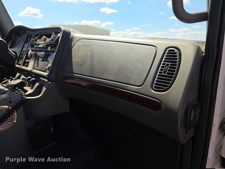 image for item FI0517 2006 Freightliner  ambulance