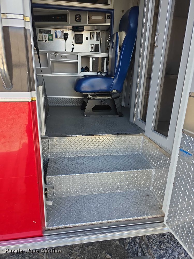 image for item FI0517 2006 Freightliner  ambulance