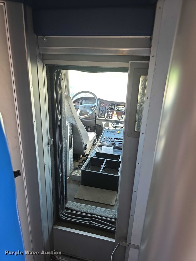 image for item FI0517 2006 Freightliner  ambulance