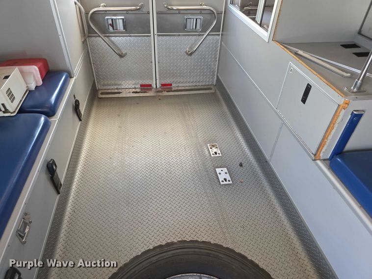 image for item FI0517 2006 Freightliner  ambulance