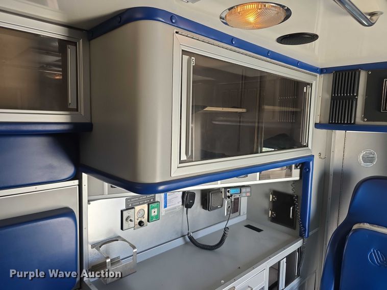 image for item FI0517 2006 Freightliner  ambulance