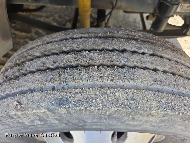 image for item FI0517 2006 Freightliner  ambulance