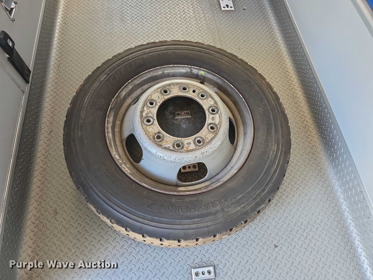 image for item FI0517 2006 Freightliner  ambulance