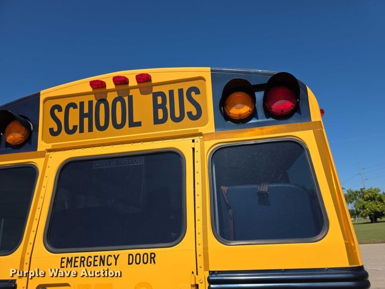 image for item FI0520 2008 GMC Savana school bus