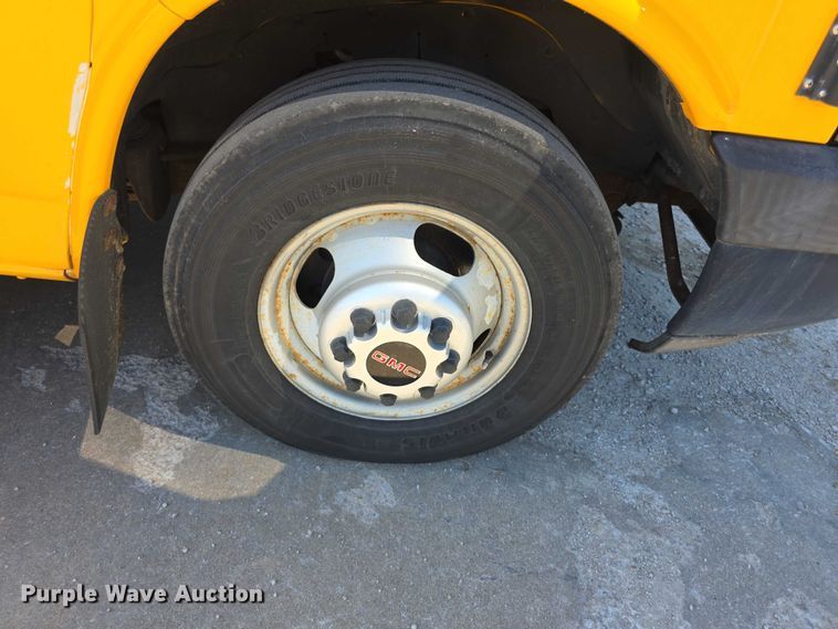 image for item FI0520 2008 GMC Savana school bus