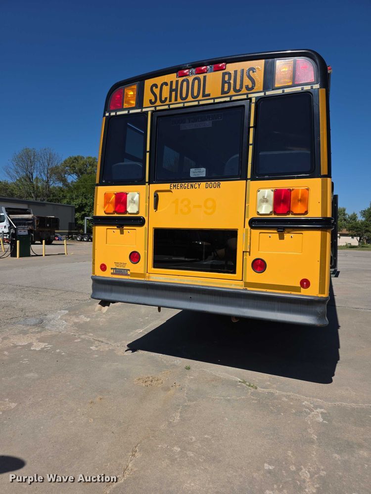 image for item FI0521 2009 Freightliner  Thomas Built school bus