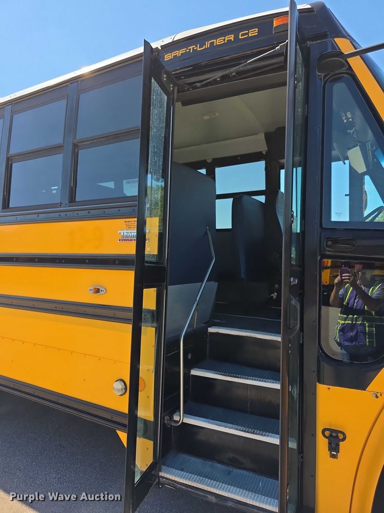 image for item FI0521 2009 Freightliner  Thomas Built school bus