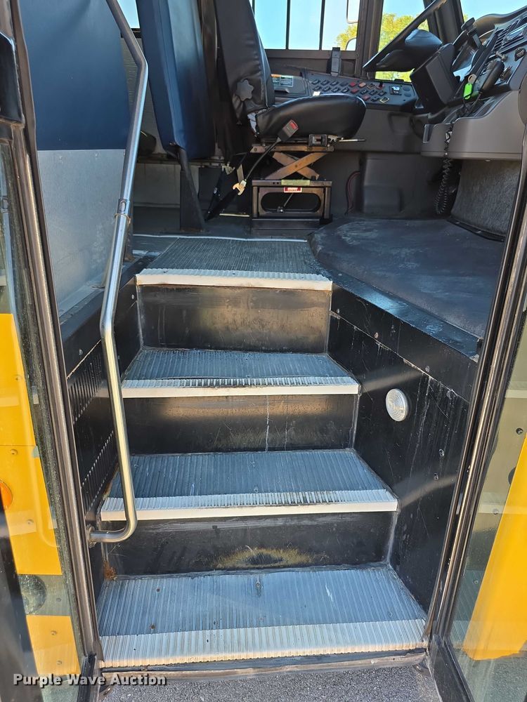 image for item FI0521 2009 Freightliner  Thomas Built school bus