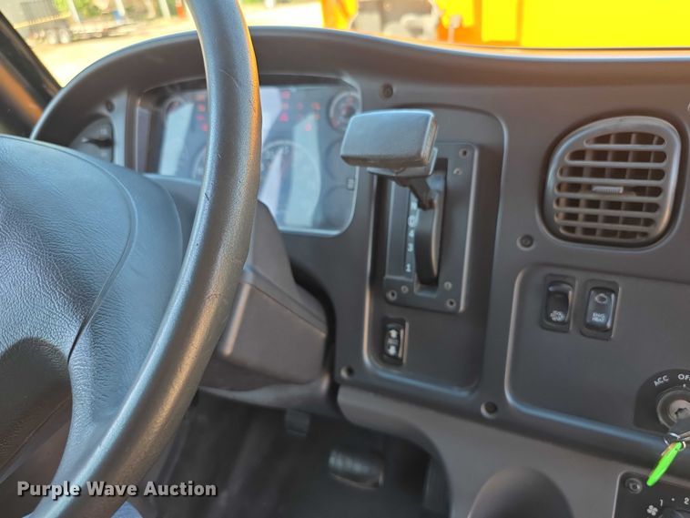 image for item FI0521 2009 Freightliner  Thomas Built school bus