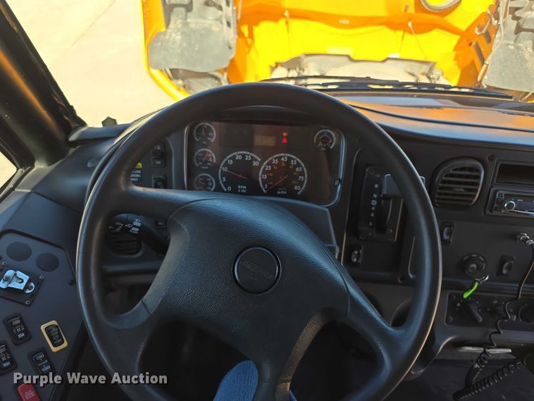 image for item FI0521 2009 Freightliner  Thomas Built school bus