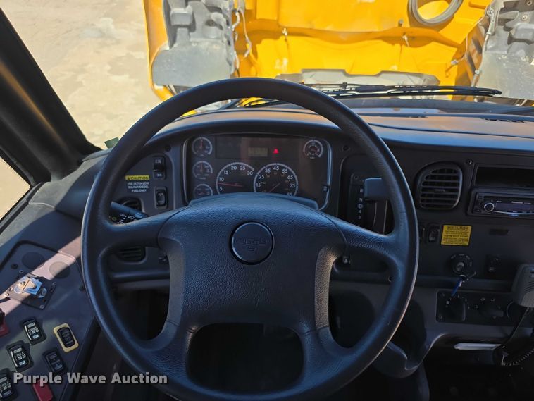 image for item FI0522 2009 Freightliner  Thomas Built school bus