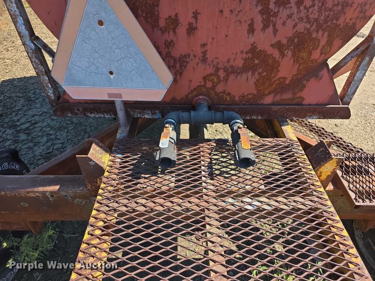 image for item FI0526 Water wagon trailer