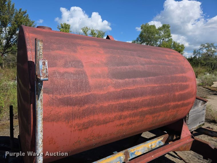 image for item FI0526 Water wagon trailer