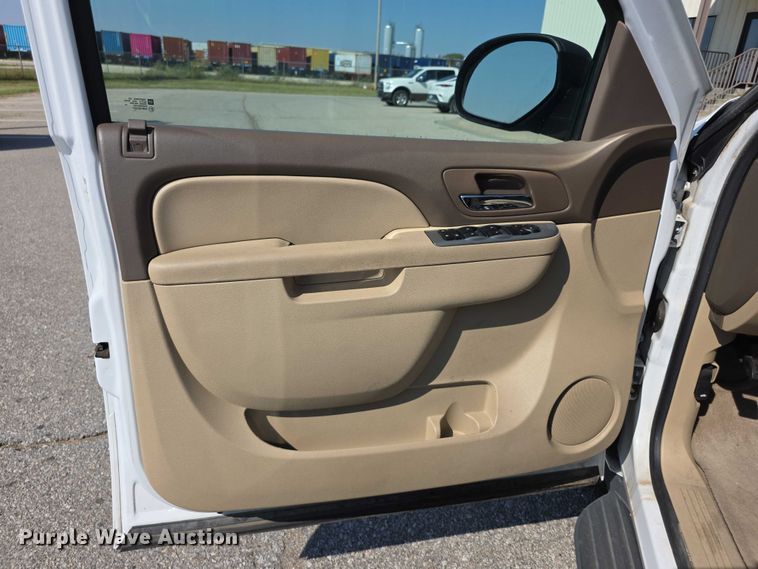 image for item FI0540 2012 Chevrolet Suburban 1500 SUV