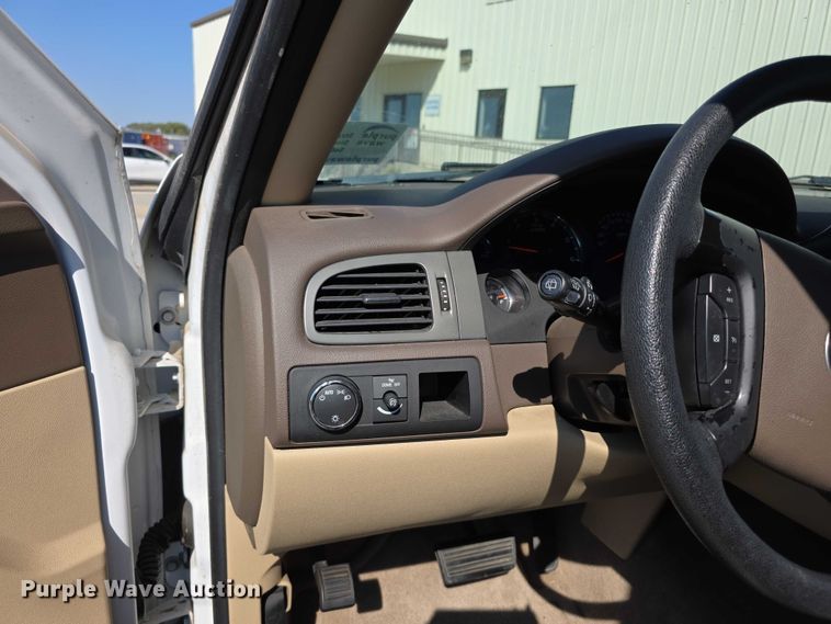 image for item FI0540 2012 Chevrolet Suburban 1500 SUV