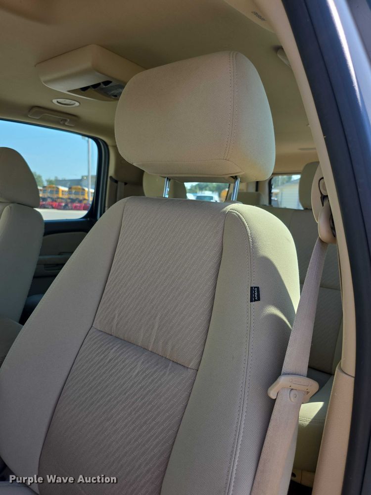 image for item FI0540 2012 Chevrolet Suburban 1500 SUV