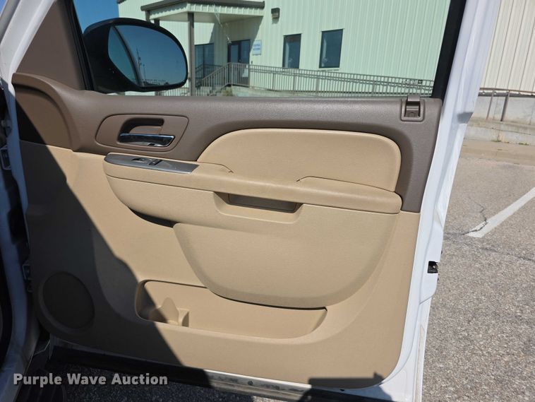 image for item FI0540 2012 Chevrolet Suburban 1500 SUV