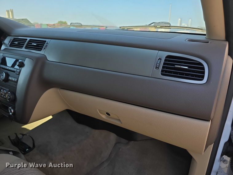 image for item FI0540 2012 Chevrolet Suburban 1500 SUV