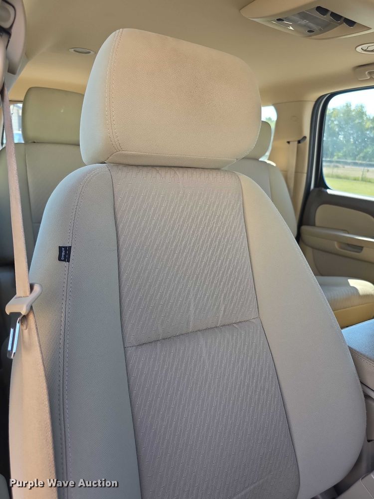 image for item FI0540 2012 Chevrolet Suburban 1500 SUV