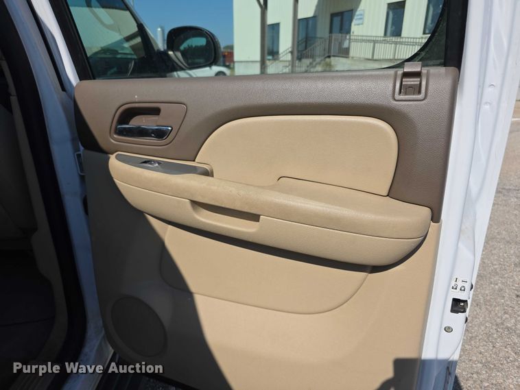 image for item FI0540 2012 Chevrolet Suburban 1500 SUV