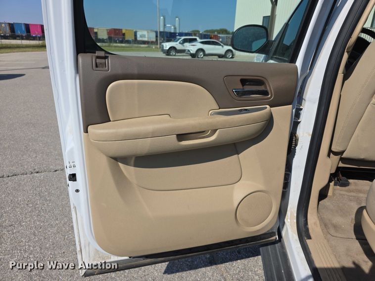 image for item FI0540 2012 Chevrolet Suburban 1500 SUV