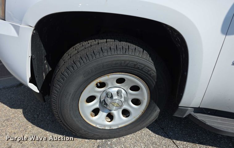 image for item FI0540 2012 Chevrolet Suburban 1500 SUV