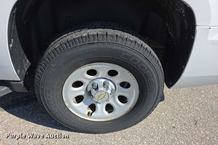 image for item FI0540 2012 Chevrolet Suburban 1500 SUV