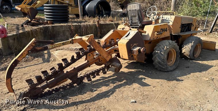 image for item GH9319 1979 Case DH4 trencher
