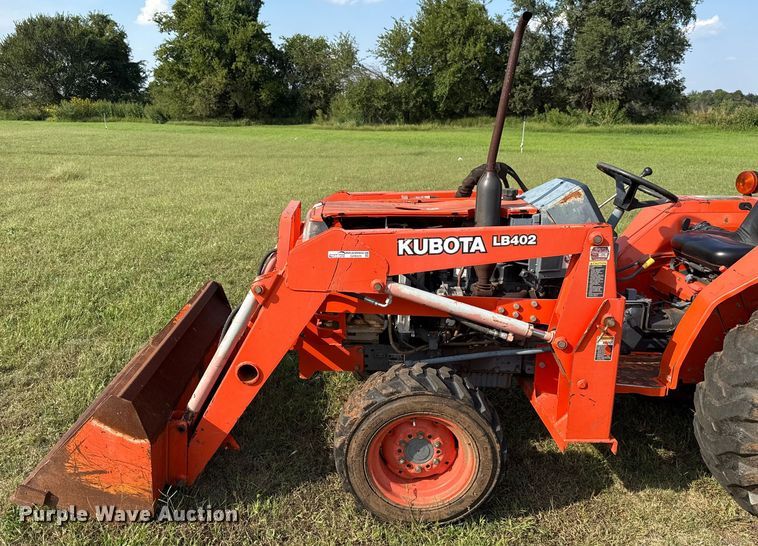 image for item GH9325 Kubota L3000DT MFWD tractor