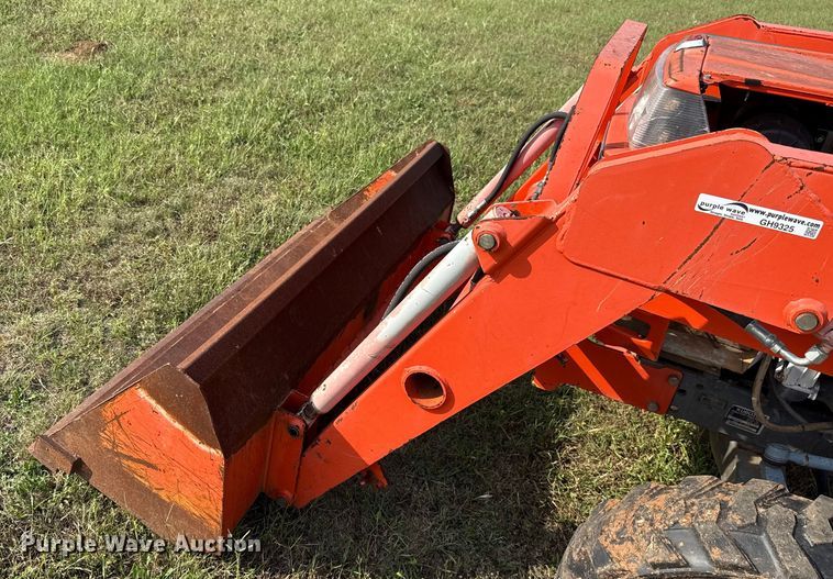 image for item GH9325 Kubota L3000DT MFWD tractor