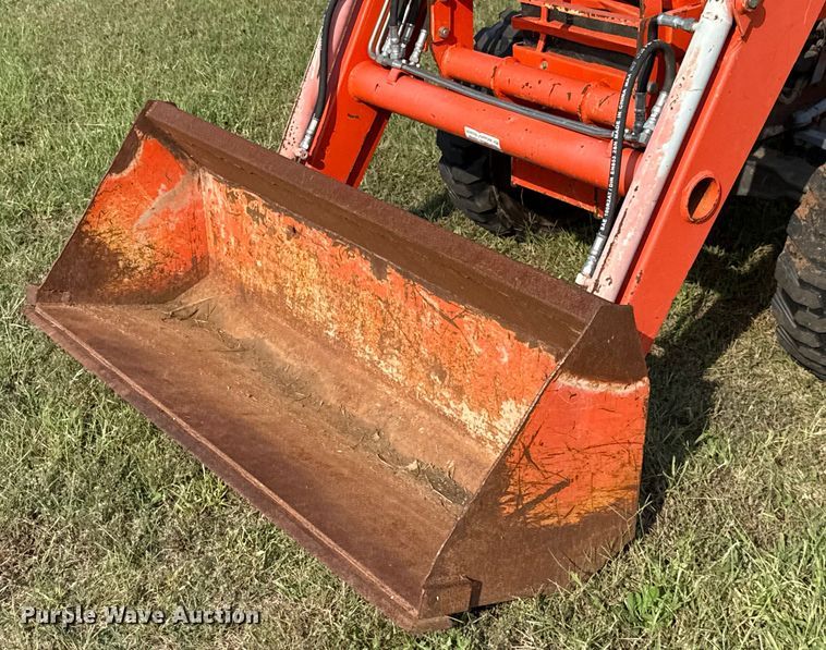 image for item GH9325 Kubota L3000DT MFWD tractor