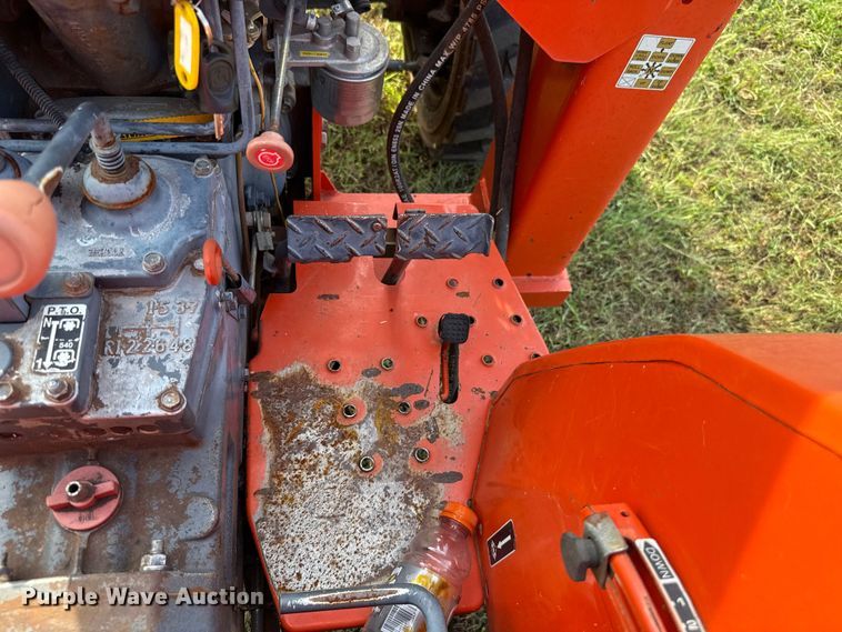 image for item GH9325 Kubota L3000DT MFWD tractor