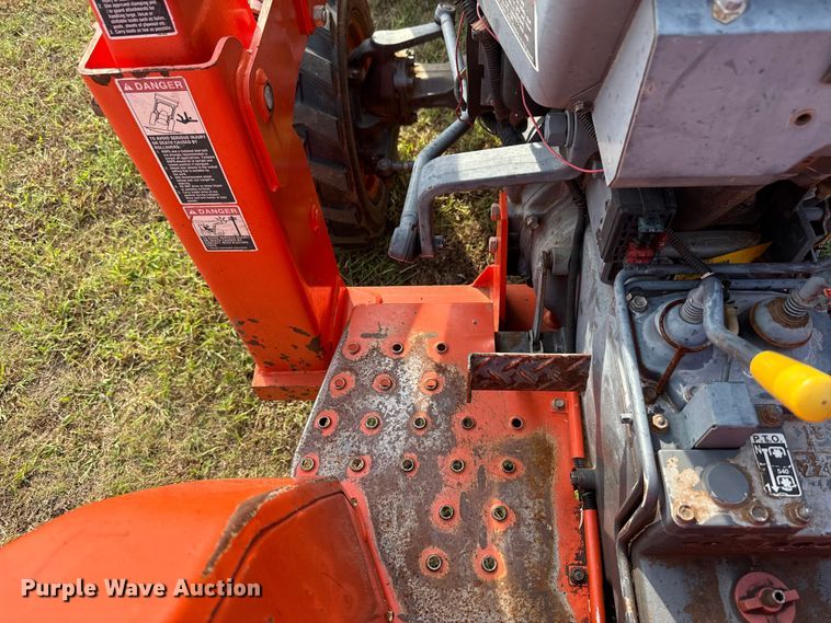 image for item GH9325 Kubota L3000DT MFWD tractor
