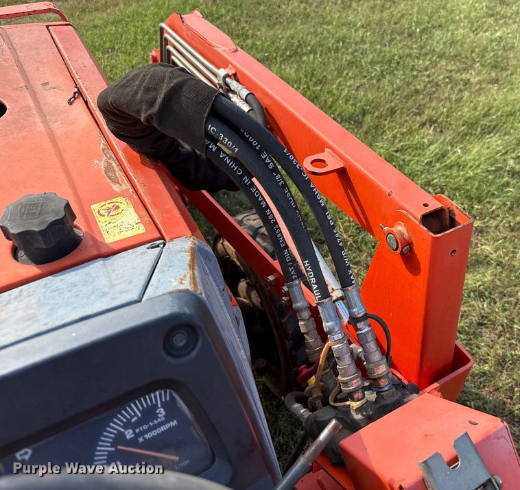 image for item GH9325 Kubota L3000DT MFWD tractor