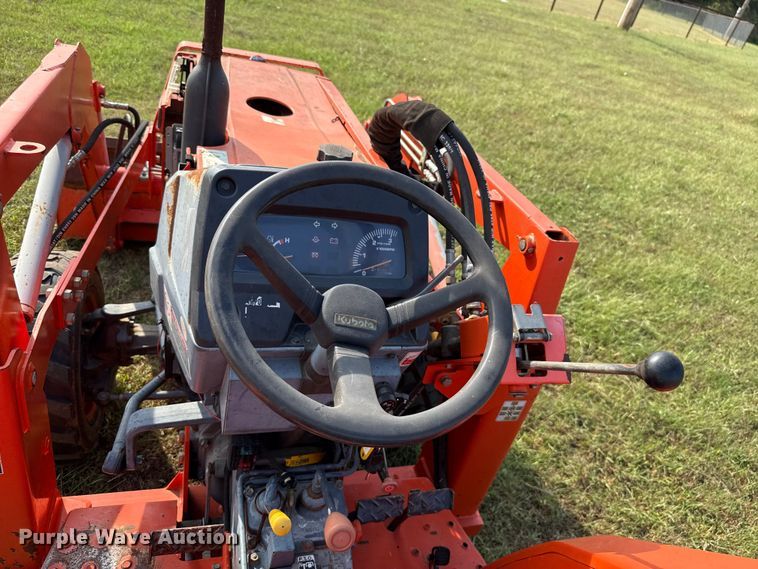 image for item GH9325 Kubota L3000DT MFWD tractor