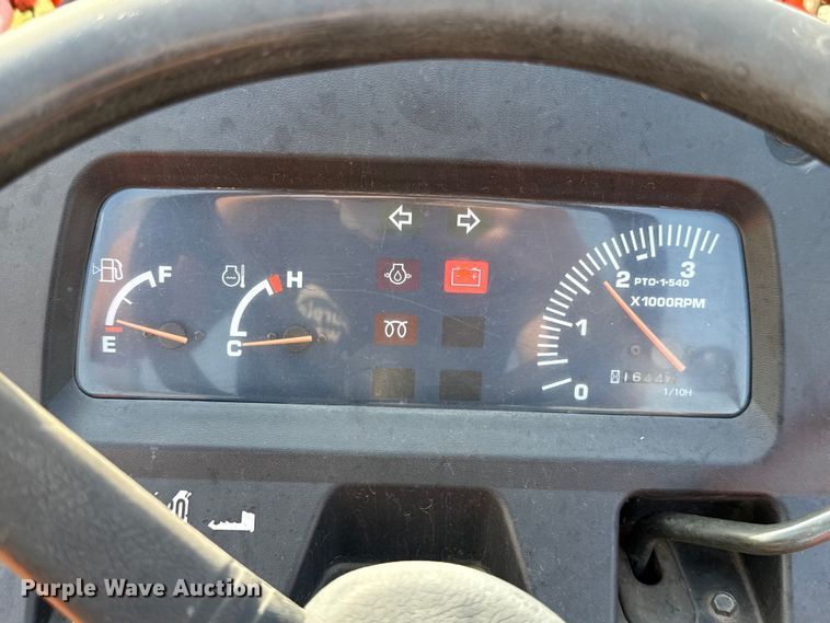 image for item GH9325 Kubota L3000DT MFWD tractor