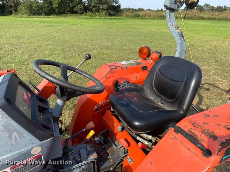 image for item GH9325 Kubota L3000DT MFWD tractor