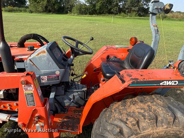 image for item GH9325 Kubota L3000DT MFWD tractor