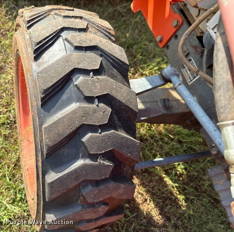 image for item GH9325 Kubota L3000DT MFWD tractor