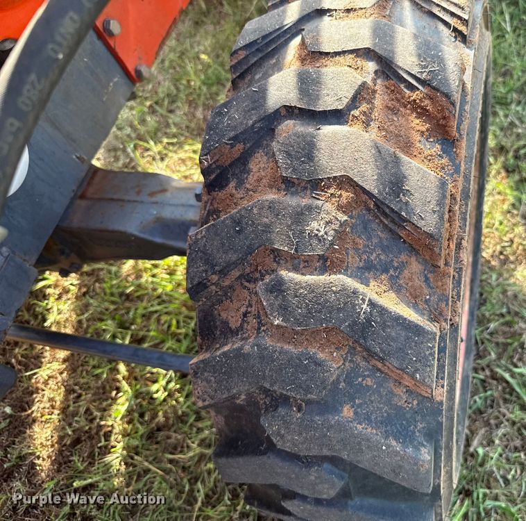 image for item GH9325 Kubota L3000DT MFWD tractor