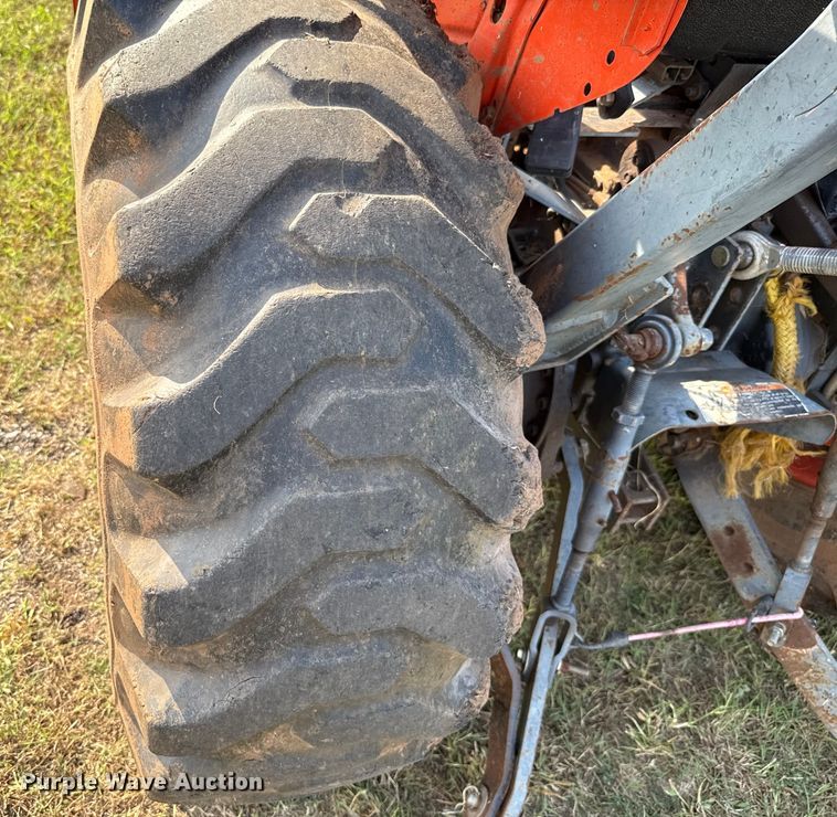 image for item GH9325 Kubota L3000DT MFWD tractor