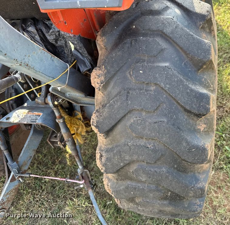 image for item GH9325 Kubota L3000DT MFWD tractor