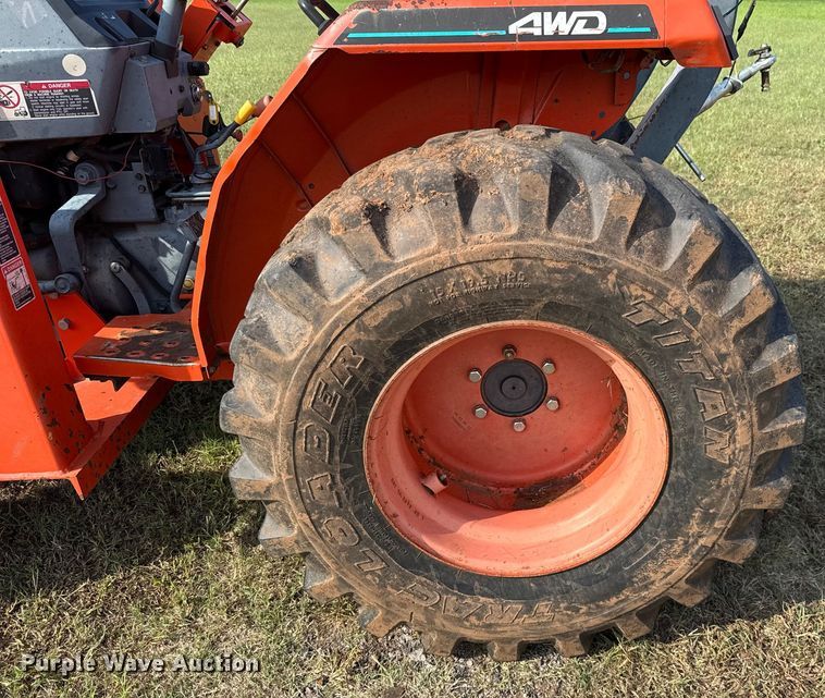 image for item GH9325 Kubota L3000DT MFWD tractor