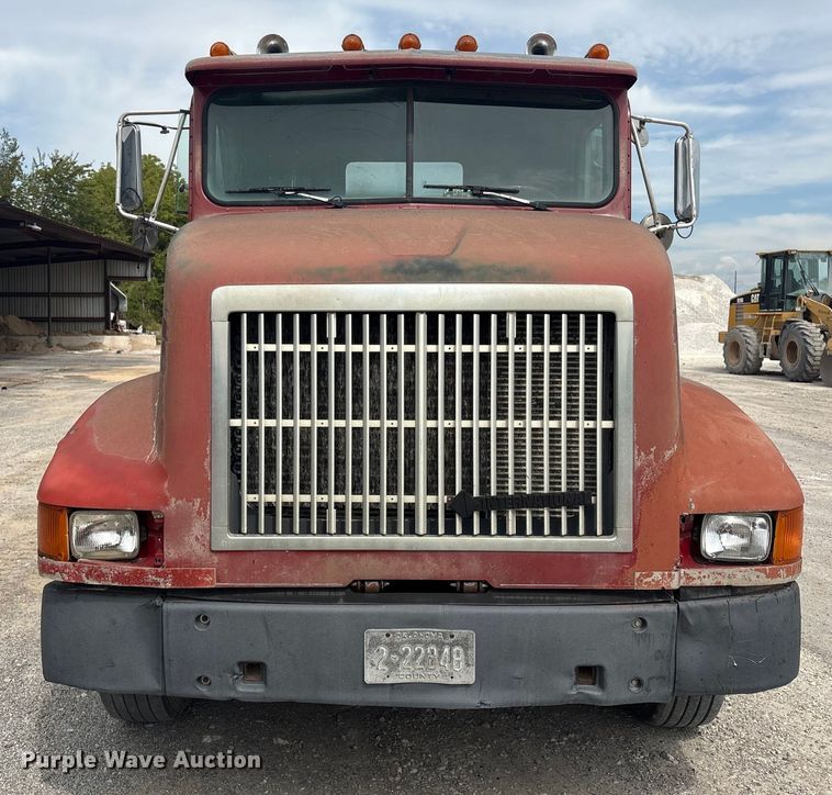 image for item GH9402 1995 International 9200 semi truck