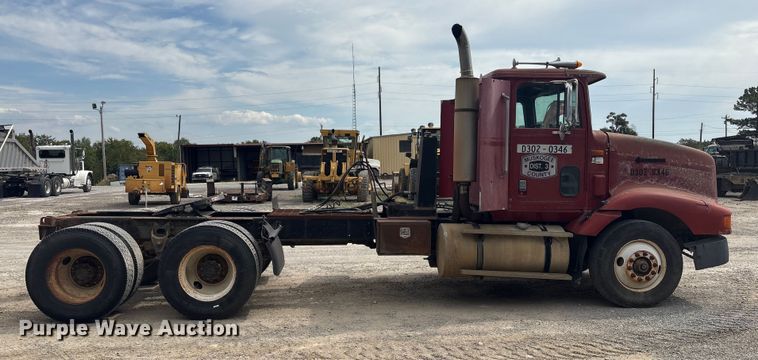 image for item GH9402 1995 International 9200 semi truck